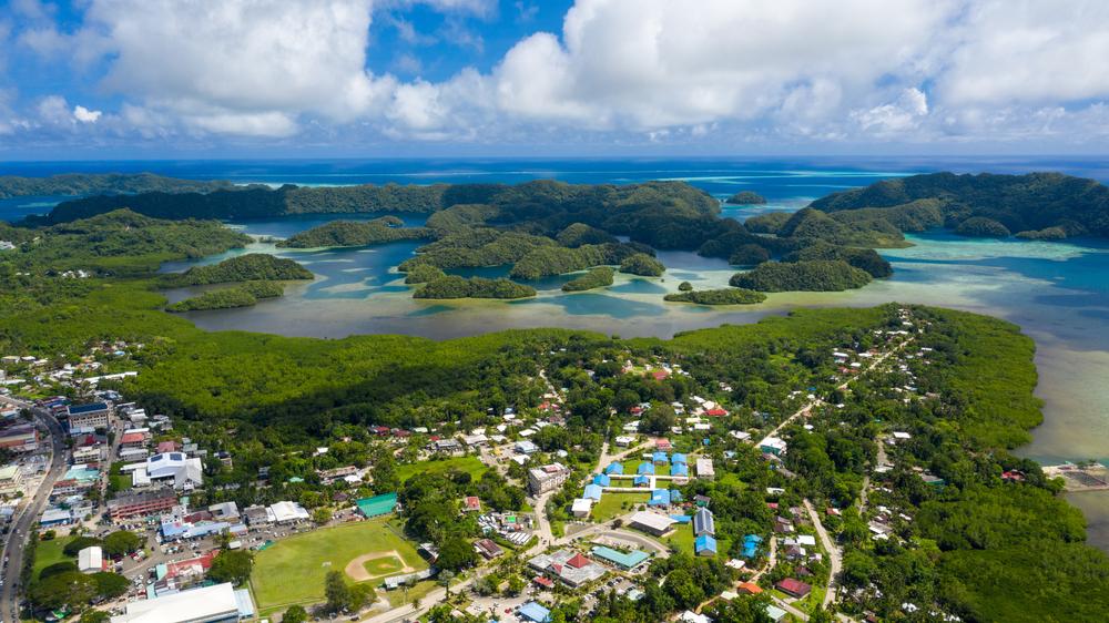 Moving company Antigua and Barbuda to Micronesia